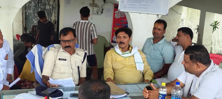 Motihari: महावीरी झंडा जुलूस को लेकर शांति समिति की हुई बैठक