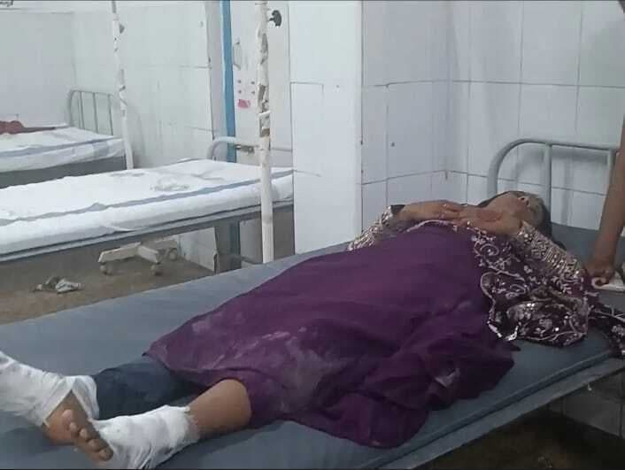 अलग-अलग सड़क दुर्घटना में दो महिला घायल