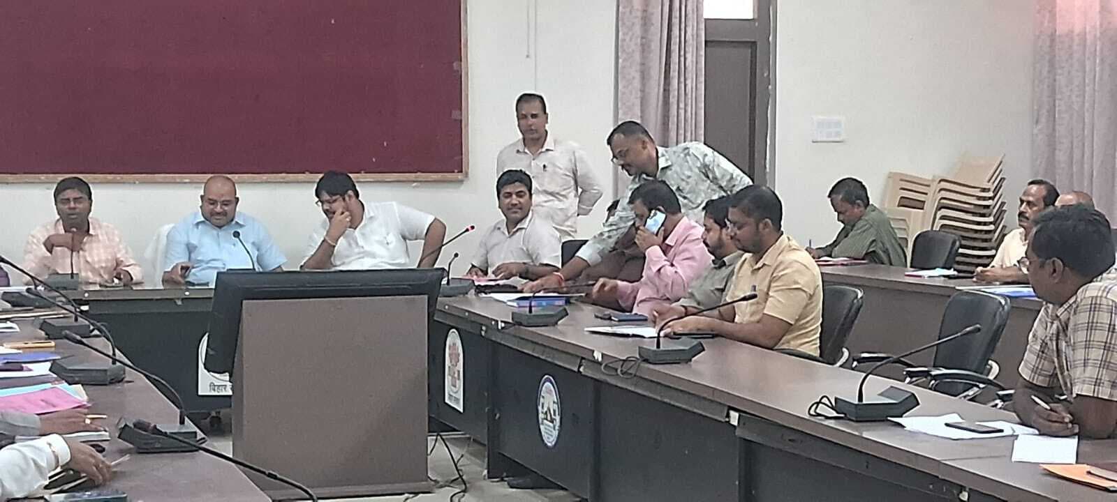 दिव्यांगजन व वरिष्ठ नागरिकों की सुगम सहभागिता सुनिश्चित करने का निर्देश