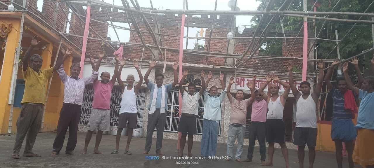 बरियाही में बने अधूरा विवाह भवन से लोगों में आक्रोश, किया प्रदर्शन