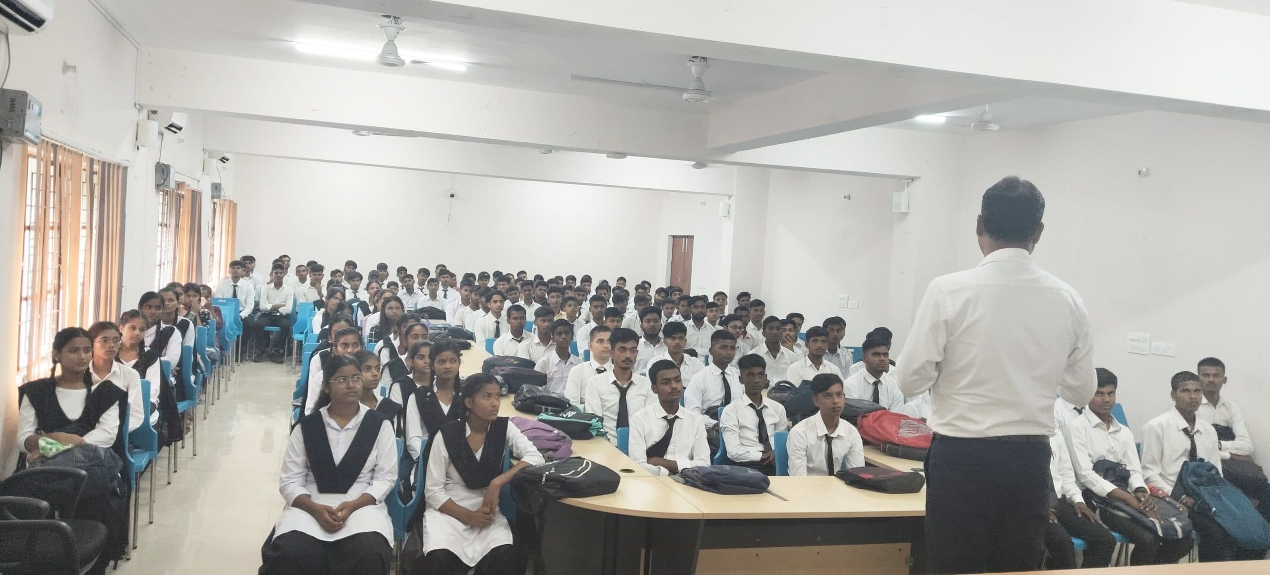 राजकीय पॉलिटेक्निक खगड़िया में उन्मुखीकरण कार्यक्रम का हुआ आयोजन