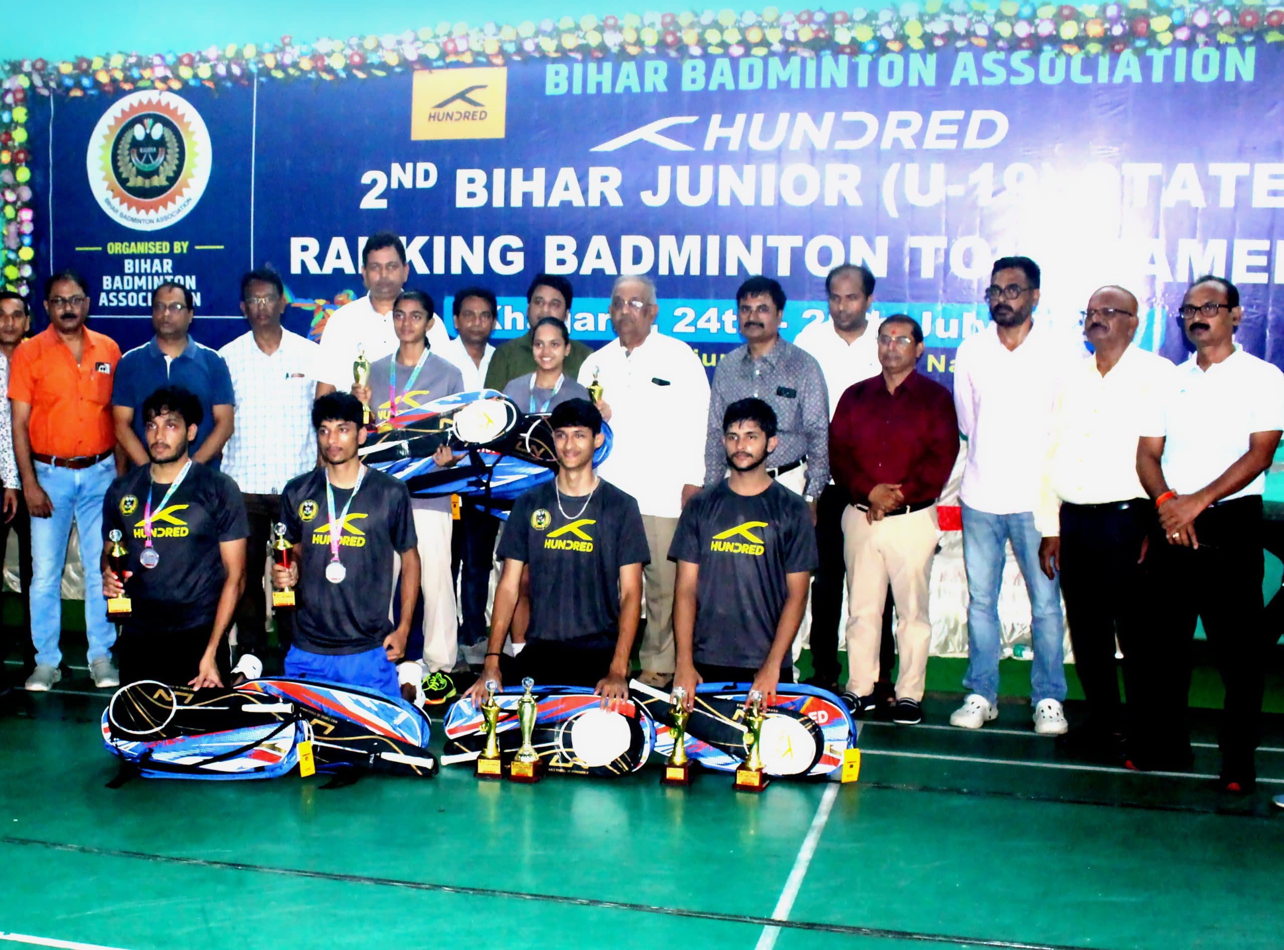 बैडमिंटन टूर्नामेंट: रणवीर व वैष्णवी बने एकल चैंपियन, रणवीर व पराग ने जीता डबल्स खिताब