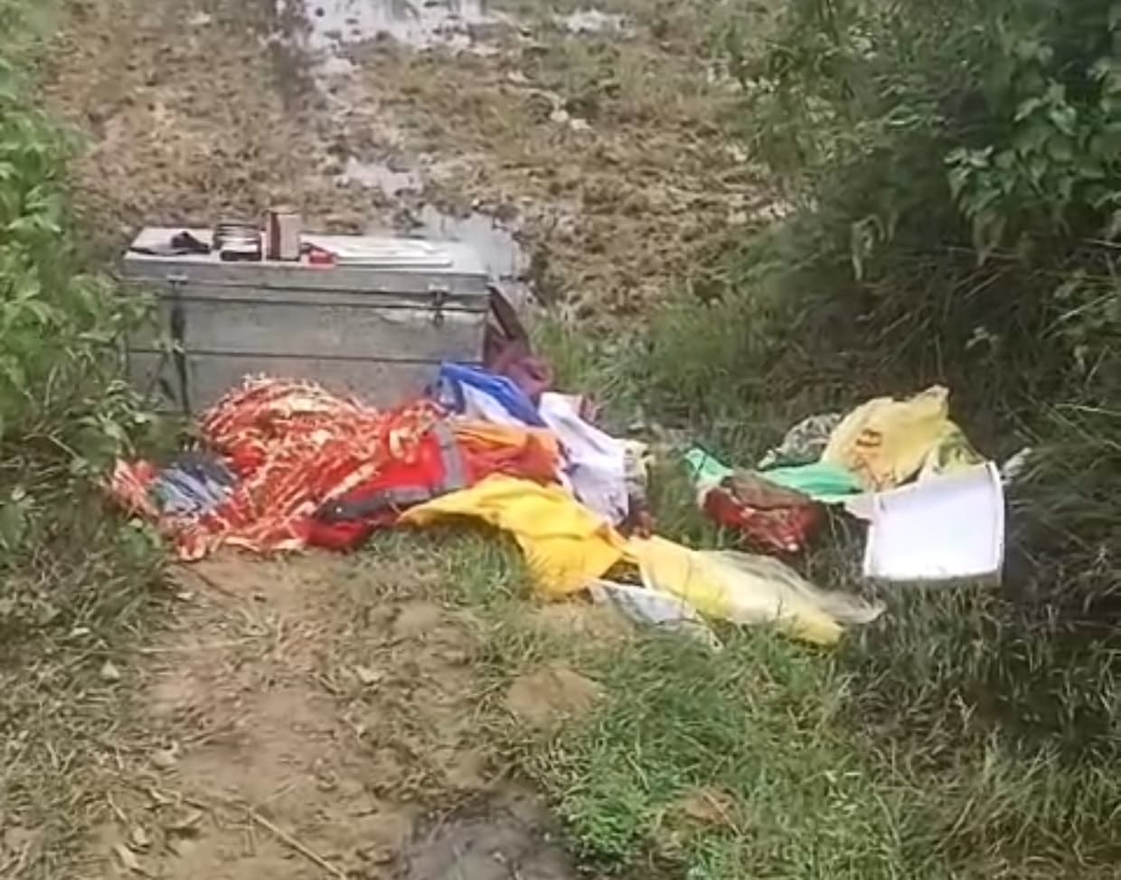 जोकटिया में हजारों रुपये मूल्य के सामान व नकदी की चोरी