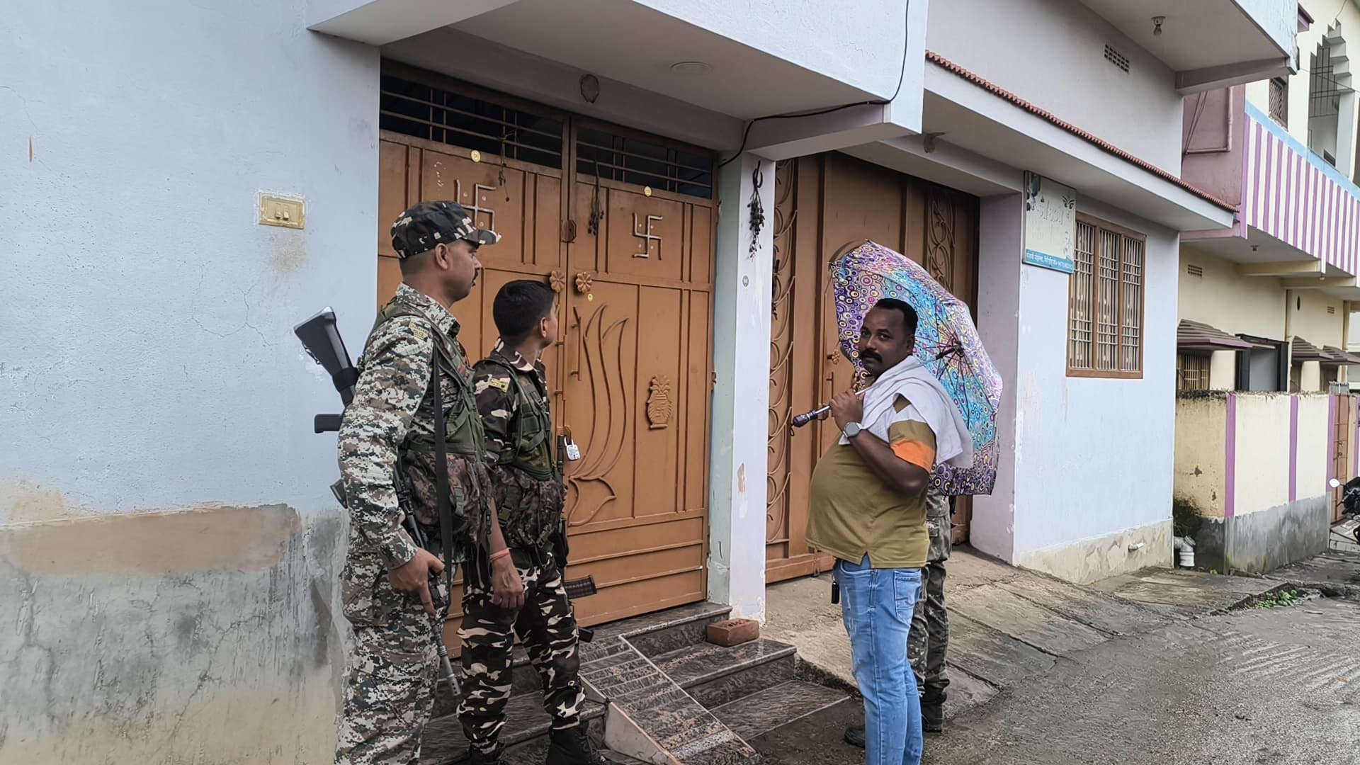 Giridih News: आय से अधिक संपत्ति मामले में पीरटांड़ प्रखंड के क्लर्क के आवास पर रेड