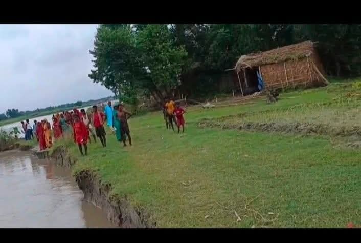 कोसी नदी के कटाव से सितली गांव पर संकट