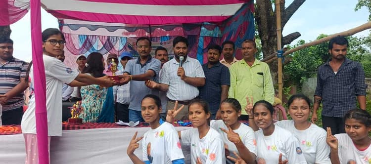 Motihari: पढ़ाई के साथ - साथ खेल भी है जरूरी : बीइओ