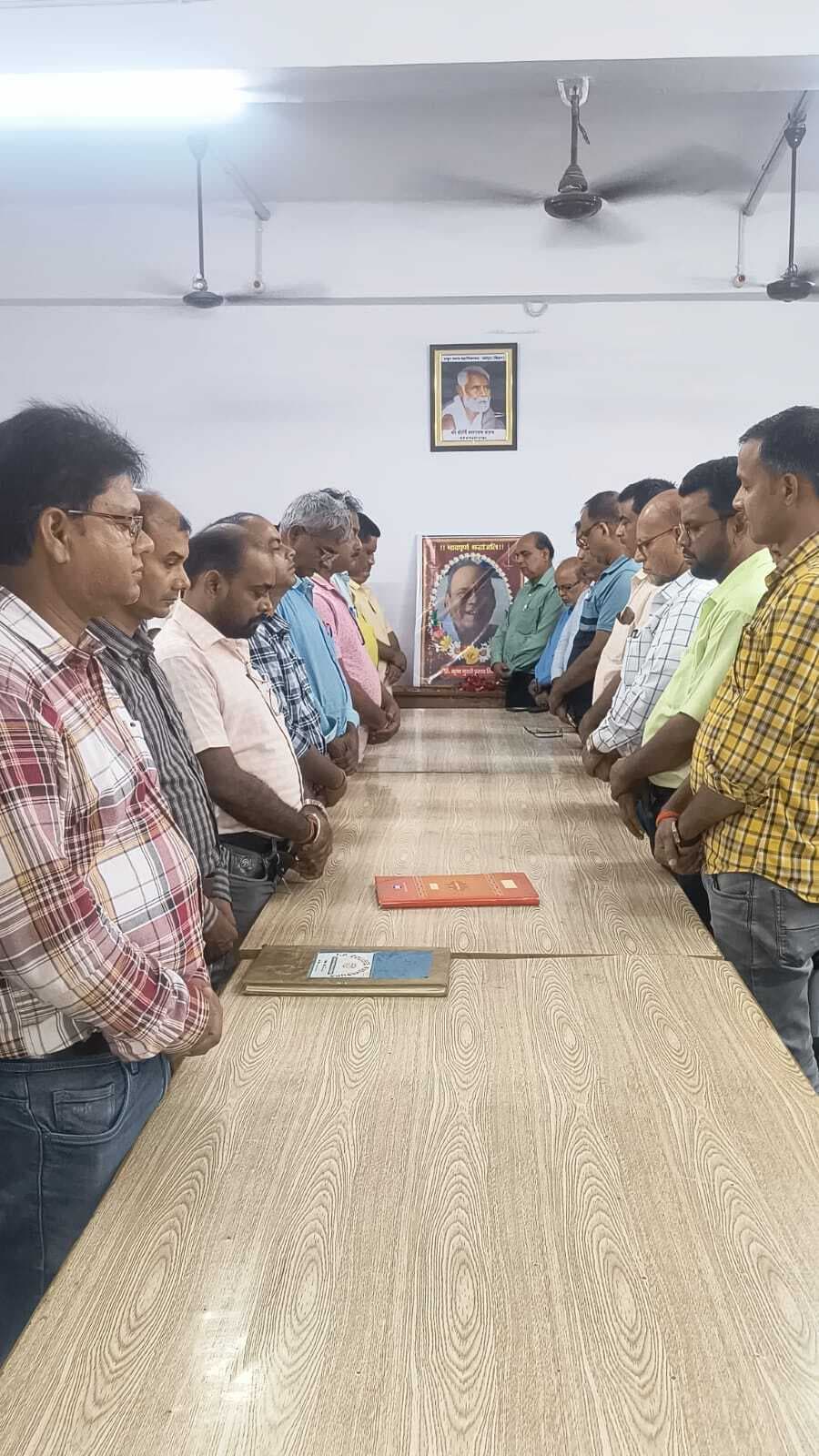 सभा आयोजित कर प्रो सिन्हा को दी श्रद्धांजलि