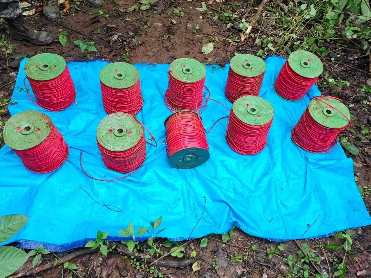 जंगल से दस बंडल विस्फोटक वायर बरामद