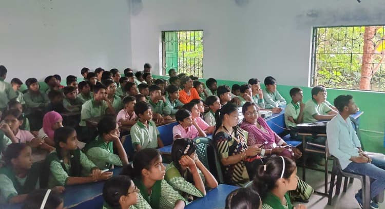 पीएम श्री विद्यालय का मना स्थापना दिवस