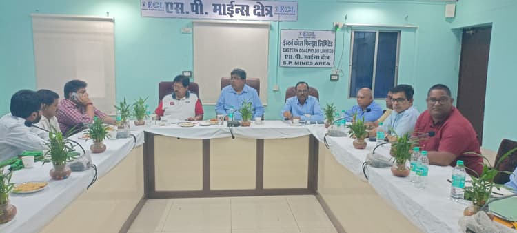 चितरा से रेलवे साइडिंग के लिए 20 दिन बाद ट्रांसपोर्टिंग चालू