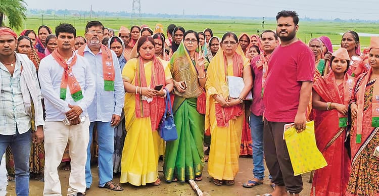 Hajipur News : भाजपा महिला विस्तारकों ने योजनाओं की दी जानकारी