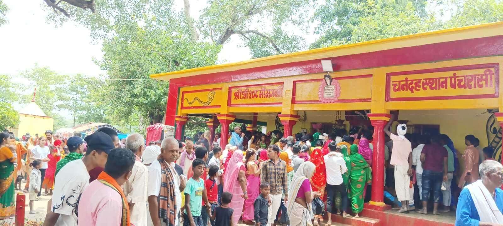 विषहरी मेला में उमड़ी श्रद्धालुओं की भीड़, तंत्र मंत्र सिद्धि के लिए चलता रहा अनुष्ठान