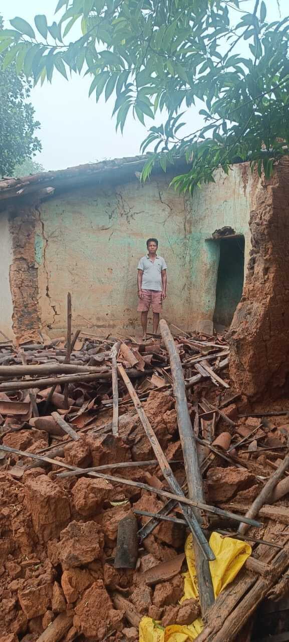 बारिश से चार गांव में गिरे घर