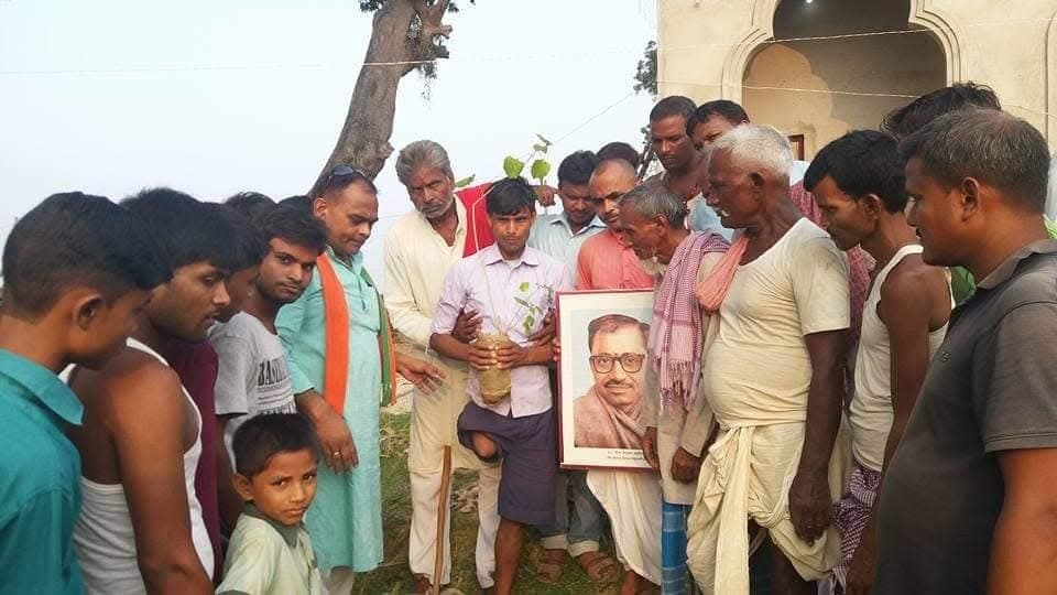 भाजपा कार्यकर्ताओं ने किया पौधरोपण