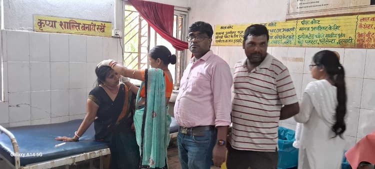 सारवां : ओवरटेक करने के चक्कर में टकराई बाइकें, दो घायल, रेफर