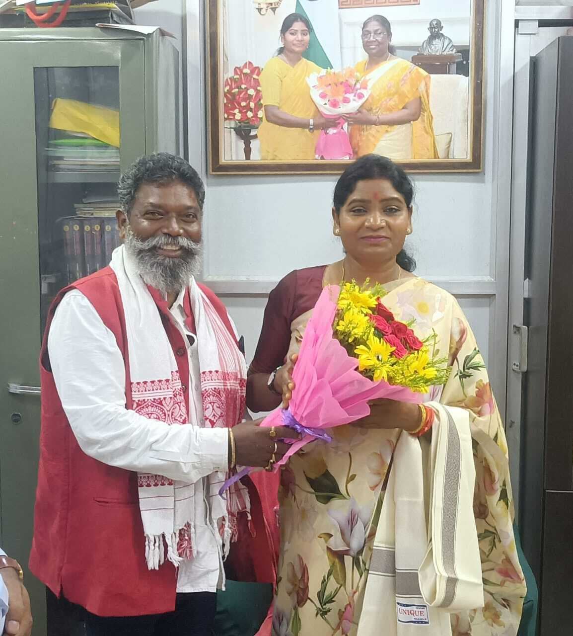 बिगन भोक्ता ने की राष्ट्रीय अजजा आयोग के सदस्य से मुलाकात