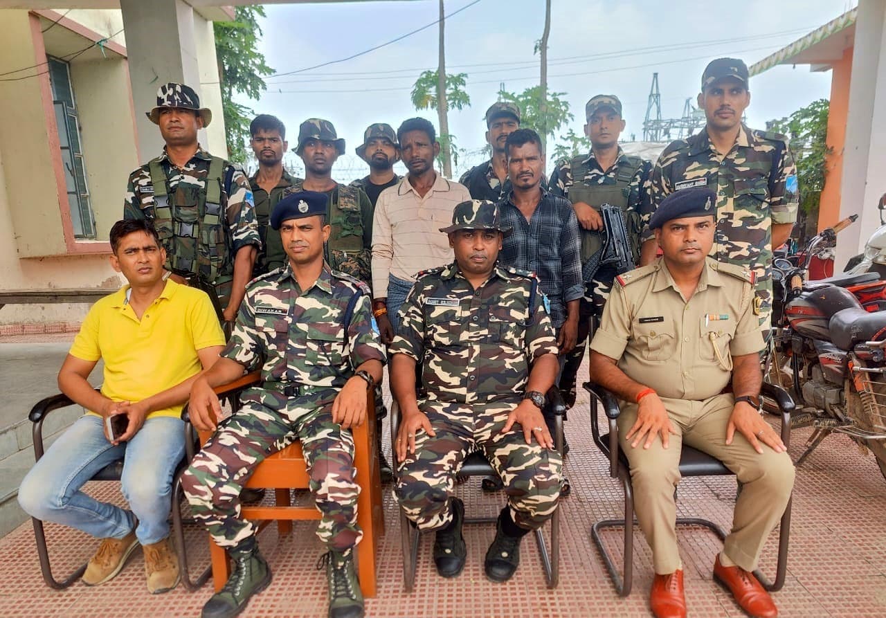 कजरा थाना क्षेत्र से एक नक्सली गिरफ्तार, चानन थाना को किया सुपूर्द