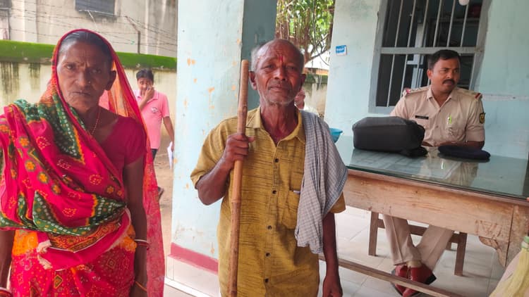 जमीन विवाद में वृद्ध दंपती के साथ की मारपीट