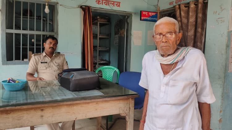 ढाई बीघा जमीन पर कब्जा कर वृद्ध किसान को खदेड़ा, थाने में की शिकायत