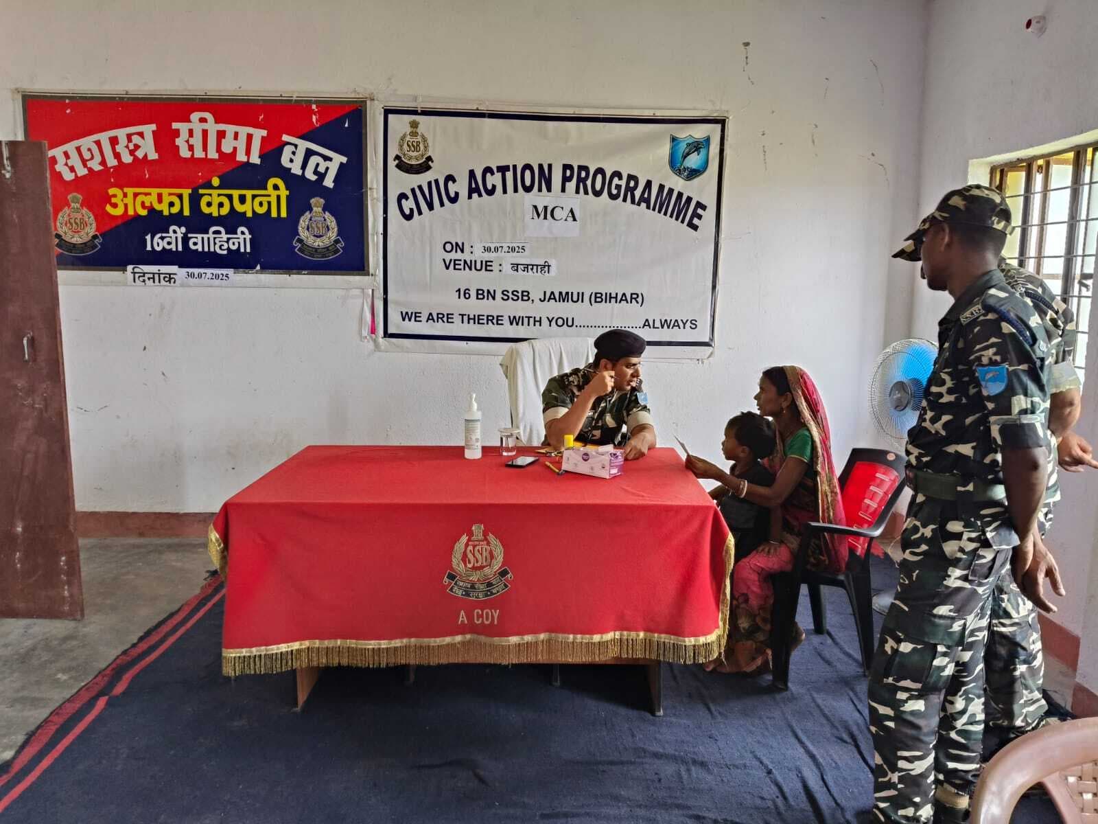 एसएसबी ने ने बजराही गांव में लगाया शिविर, सैकड़ों लोगों ने करायी स्वास्थ्य जांच