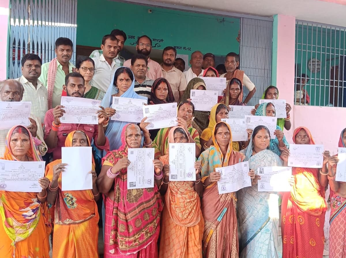 अमनी में 68 महादलित परिवारों को मिला बासगीत का पर्चा