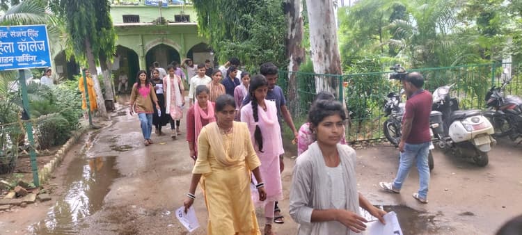 Kaimur News : पांचवां चरण : 1226 अभ्यर्थियां ने छोड़ी परीक्षा