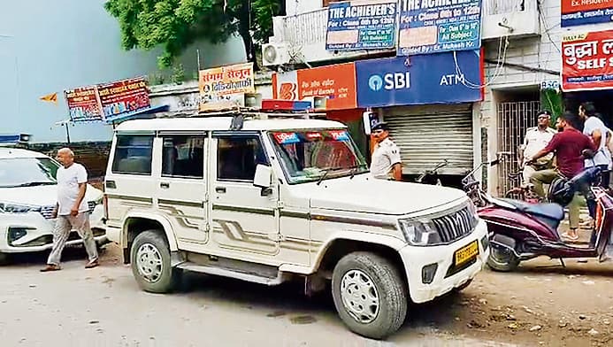Hajipur News : एसबीआइ की एटीएम काट कर लाखों रुपये उड़ा ले गये चोर, जांच में जुटी पुलिस