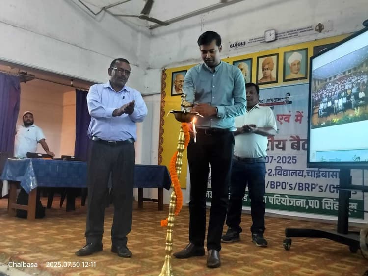 Chaibasa News : हिंदी, अंग्रेजी व गणित में बच्चों को निपुण बनाने पर दिया जोर