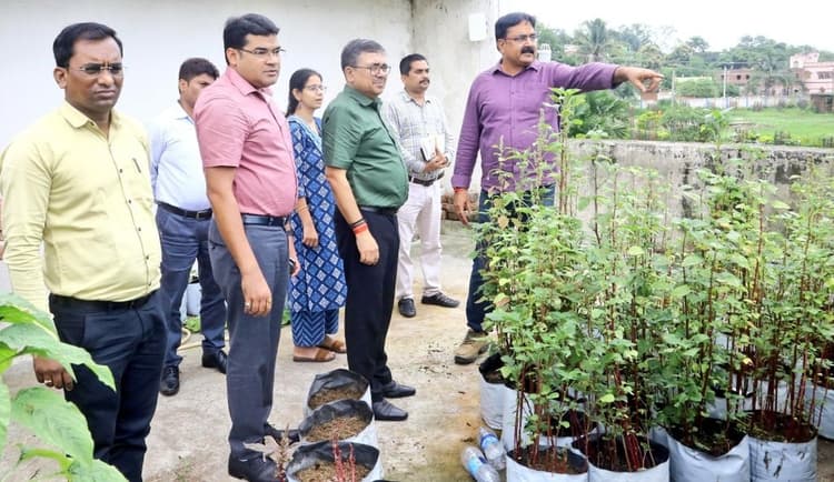 Bokaro News : किसानों की आय में वृद्धि व कृषि आधारित रोजगार को दें बढ़ावा : डीसी