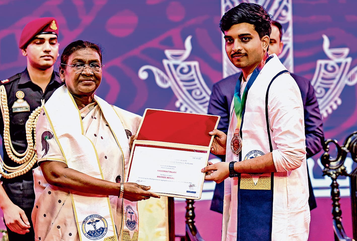 बीमारियों को नियंत्रित करने में डॉक्टरों की भूमिका सरकार से भी बड़ी : राष्ट्रपति