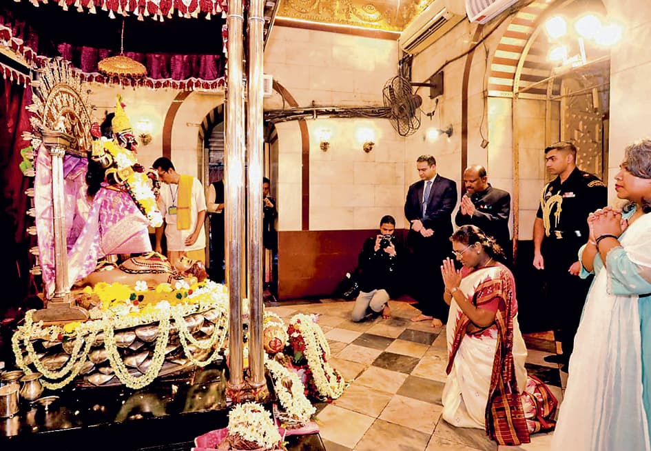 दक्षिणेश्वर मंदिर में राष्ट्रपति द्रौपदी मुर्मू ने की पूजा