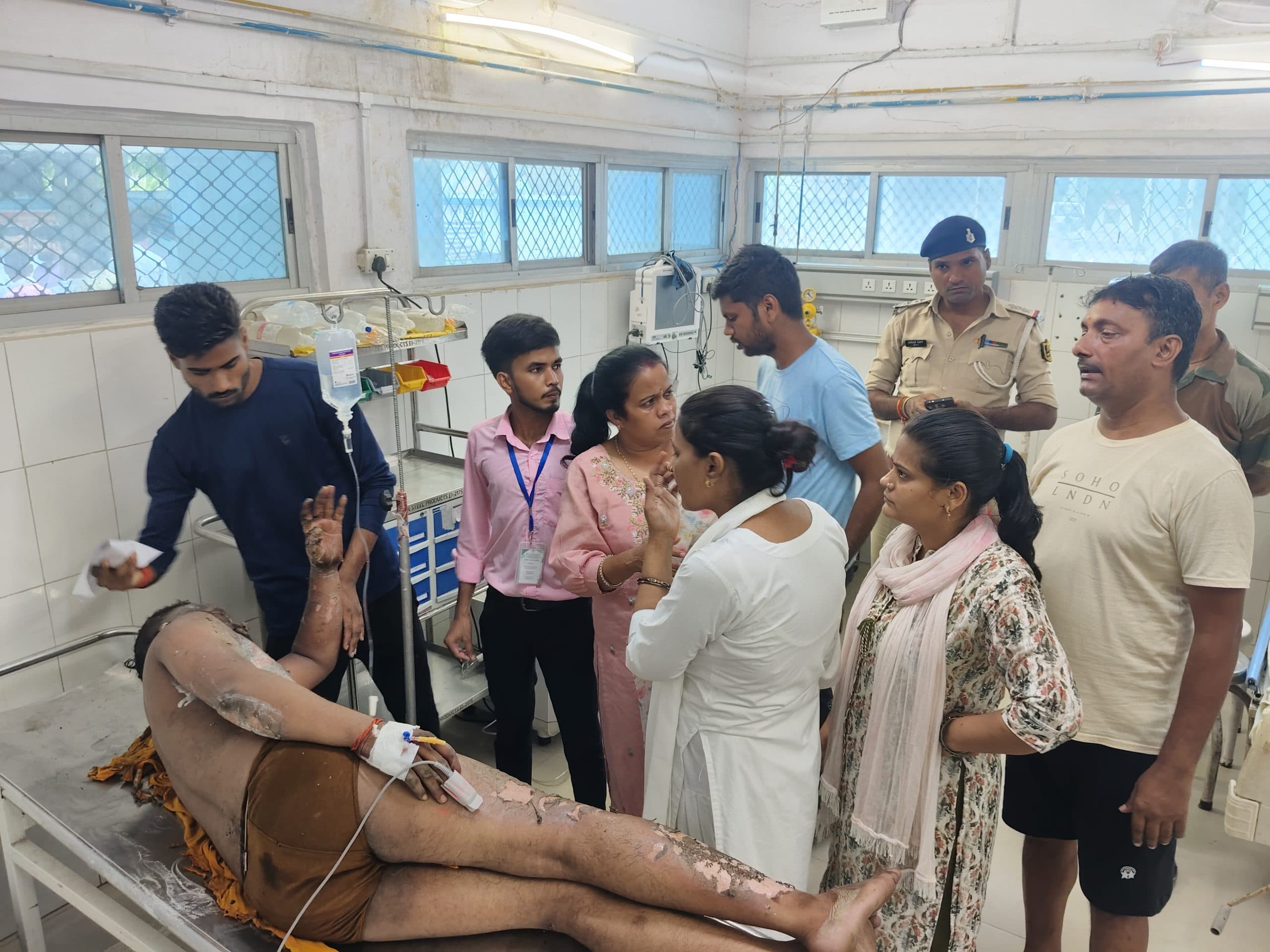 करेंट की चपेट आने से युवक, गंभीर