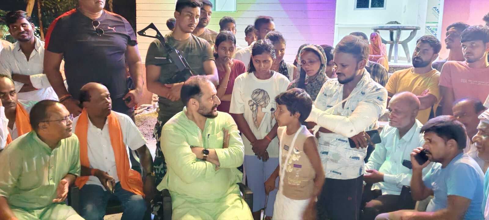 मृतक फिजियोथेरेपिस्ट चिकित्सक के परिजनों से मिल मंत्री ने बंधाया ढाढ़स