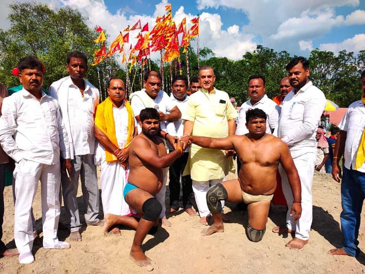 Motihari: दंगल प्रतियोगिता में कई राज्यों के पहलवानों ने लिया हिस्सा