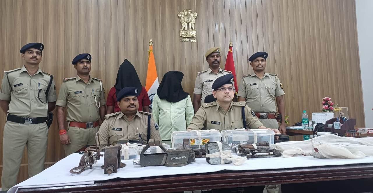 मिनीगन फैक्टरी का उद्भेदन, दो हथियार निर्माता गिरफ्तार, तीन फरार