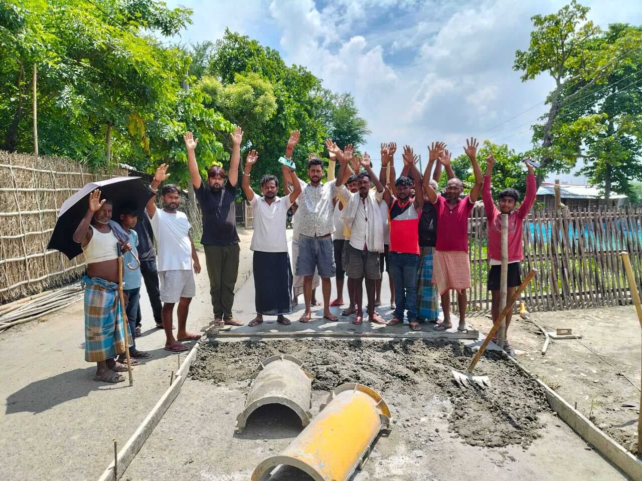 एक साल में होना था सड़क निर्माण, समाप्ति तिथि के बाद है अर्द्धनिर्मित