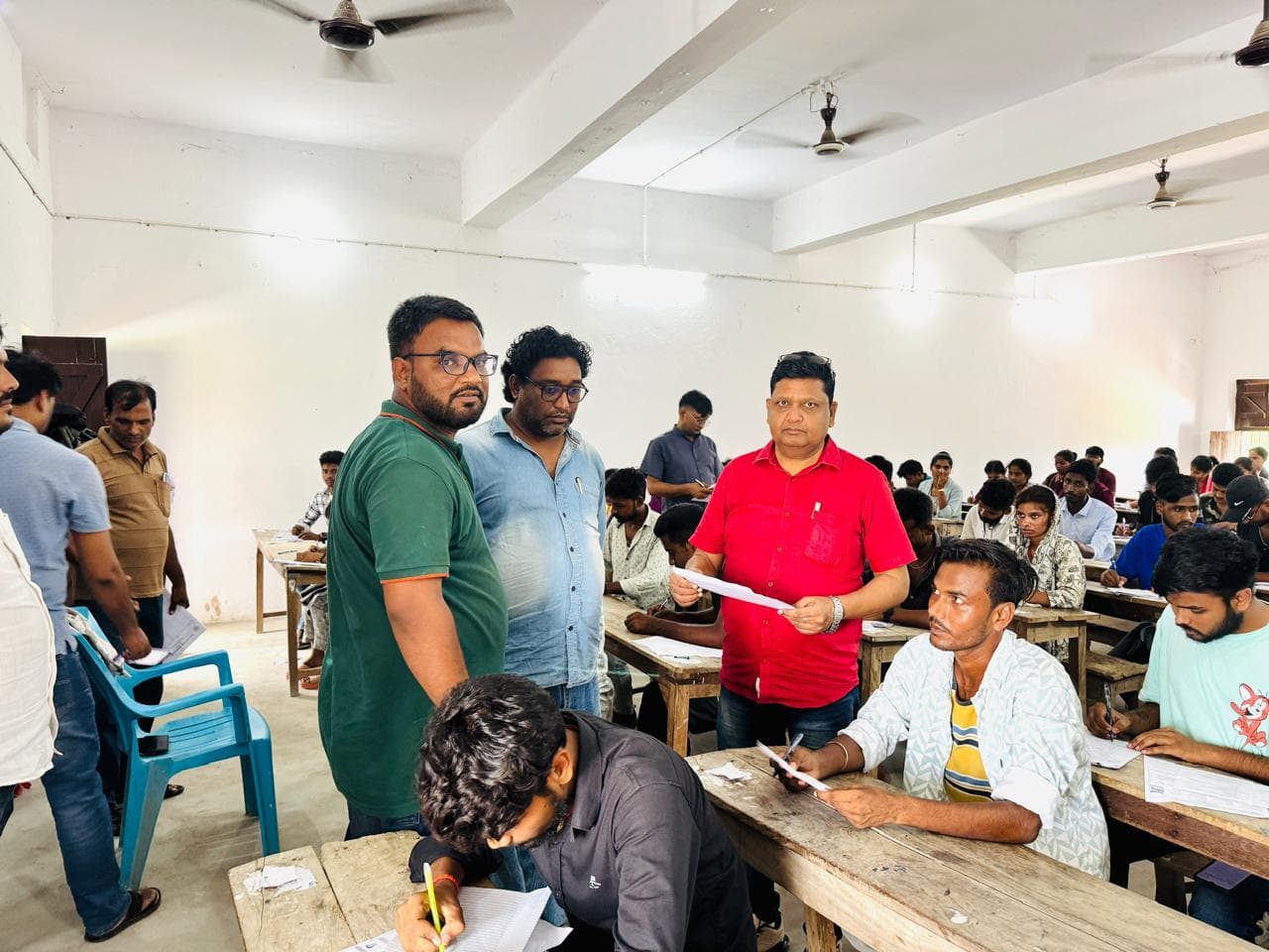 केपी कॉलेज, मुरलीगंज में परीक्षा शांतिपूर्ण माहौल में हुई शुरू