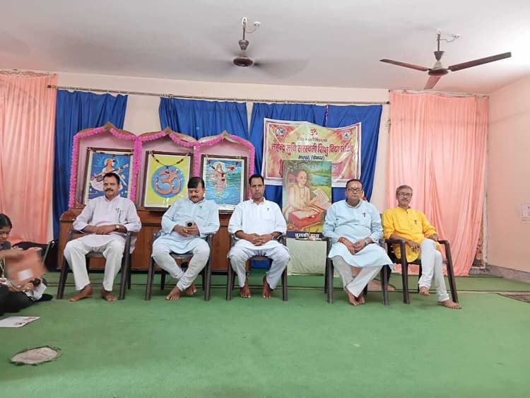 Deoghar news : तुलसी जयंती पर उनके संदेशों, प्रेरक प्रसंग और जीवनी से कराया परिचय