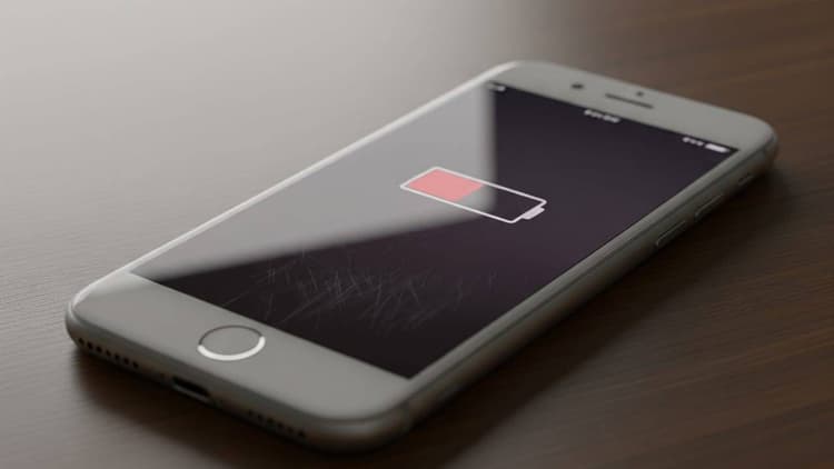 iPhone मालिक जरा ध्यान दो! फोन में ऑन हैं ये Settings? समझो बैटरी हर घंटे बोलेगी – ‘लो मुझे चार्ज करो’