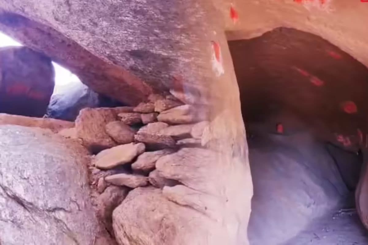 बिहार के इस रहस्यमयी गुफा से निकलती है आस्था की रोशनी, यहां से जुड़ी है…
