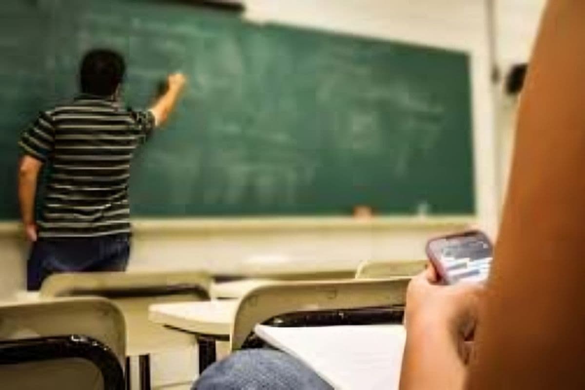 Bihar Teacher News: जींस-टी-शर्ट में स्कूल नहीं आ सकेंगे शिक्षक, अब आई कार्ड भी होगा अनिवार्य