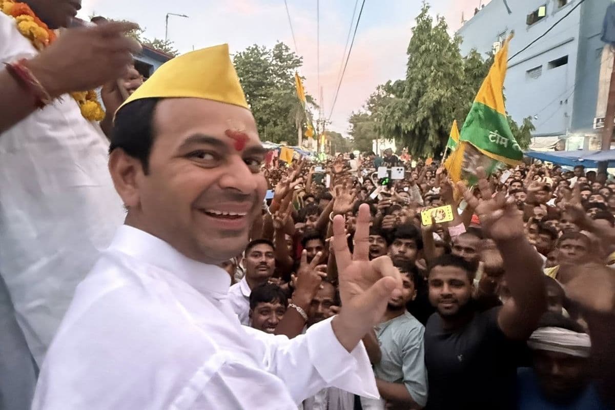 Bihar Chunav 2025: "आप ही सीएम बन जाइए…" – मनेर रोड शो में सवाल पर भड़के लालू के लाल तेज प्रताप यादव