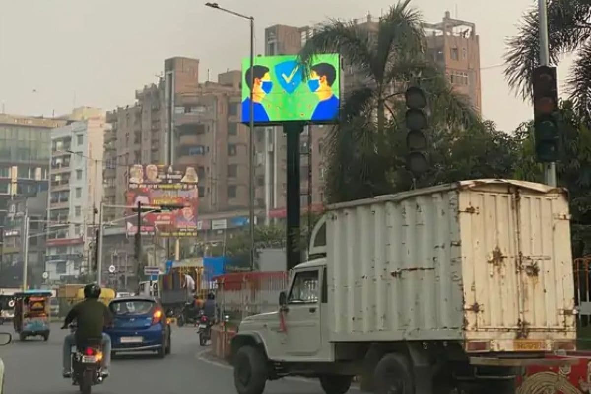 Gandhi Maidan:गांधी मैदान परेड 15 जगहों पर लाइव, तिरंगे की रोशनी में नहाए शहर के भवन