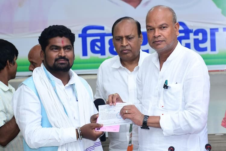 Bihar News: विधानसभा चुनाव से पहले कांग्रेस का बड़ा दांव, VIP के प्रदेश महासचिव लालू दांगी ने थामा 'हाथ'