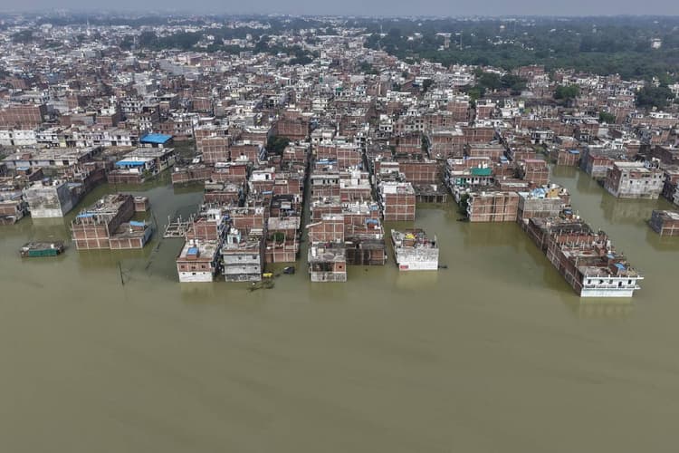 Uttar Pradesh Flood : यूपी के 17 जिलों में बाढ़ का तांडव, सीएम योगी हुए एक्टिव