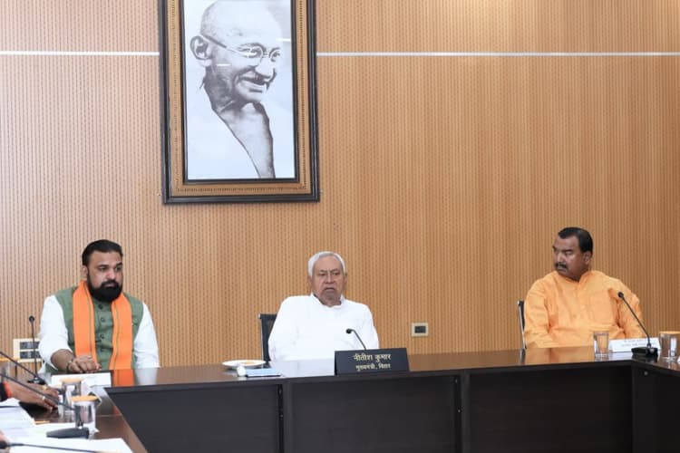 Bihar Cabinet: बिहार के इन 5 जिलों में बनेंगे नए इंडस्ट्रियल हब, नीतीश कैबिनेट में 30 एजेंडों पर लगी मुहर