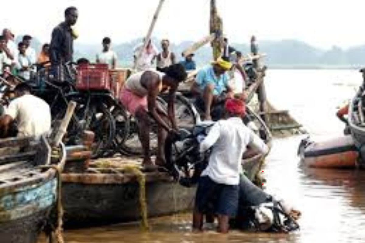 Bihar Flood:गंगा उफनाई, बांधों पर दबाव, लोगों का पलायन शुरू—खतरे के निशान से ऊपर पहुंचा जलस्तर