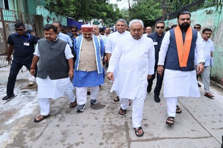 Bihar News: पटना को जलजमाव से राहत! कुर्जी और आनंदपुरी नाला निर्माण योजना का नीतीश कुमार ने किया शिलान्यास