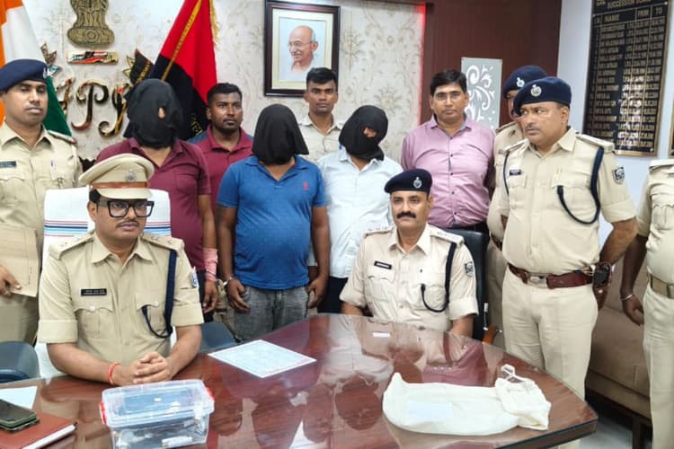 Bihar News: तिहाड़ जेल से छूटे कुख्यात अपराधी समेत तीन बांका में गिरफ्तार, देसी कट्टा के साथ कारतूस बरामद