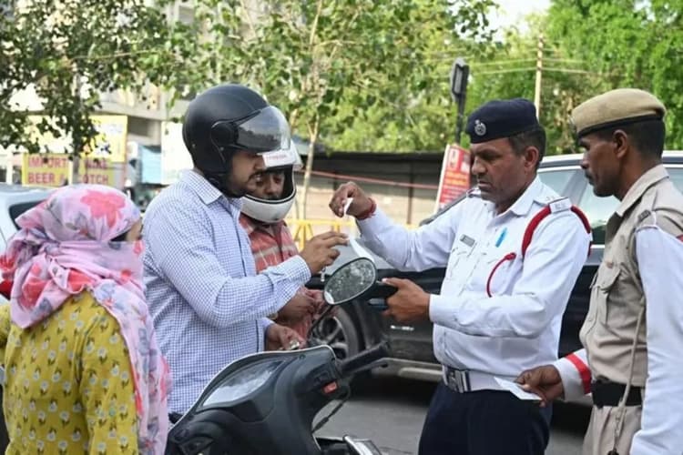 हेलमेट पहनने के बाद भी कट सकता है तगड़ा वाला चालान, बिहार में ये गलती की तो लाइसेन्स भी होगा सस्पेंड